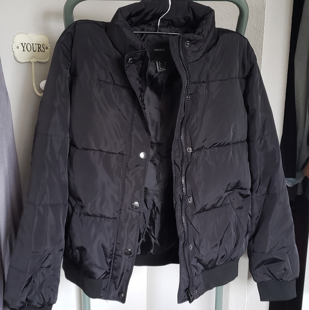 Black Zip-up Puffer Jacket